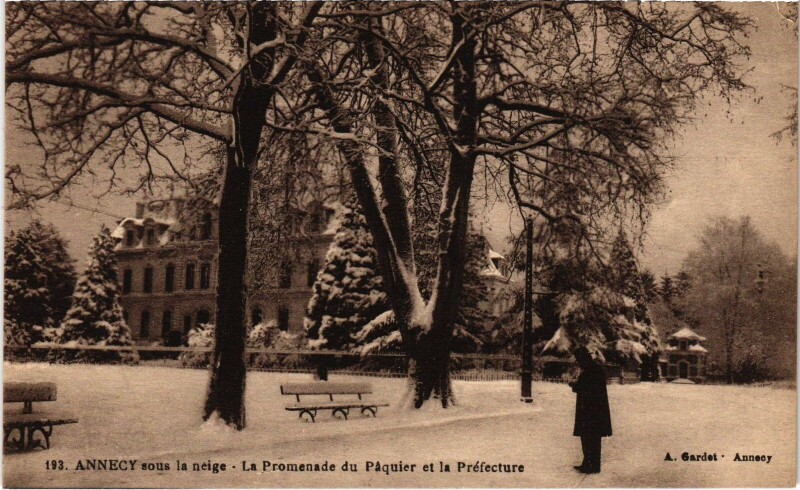 Carte postale ancienne Annecy sous la neige Promenade du Paquier Winter à Annecy