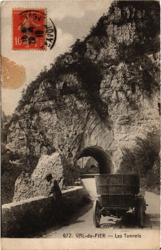 Carte postale ancienne Val-du-Fier Les Tunnels