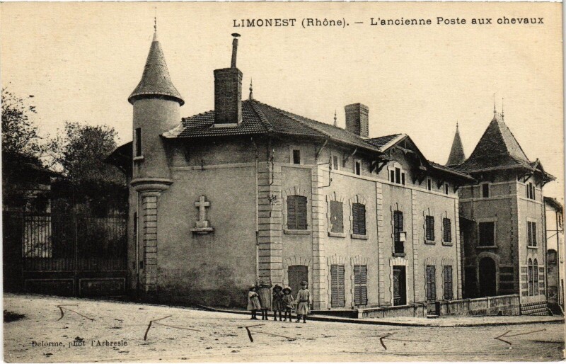 Carte postale ancienne Limonest Ancienne Poste aux cheavaux à Limonest