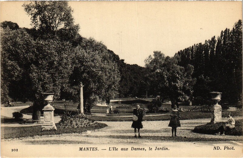 Carte postale ancienne Mantes-la-Jolie L'Ile aux Dames - Le Jardin à Mantes-la-Jolie