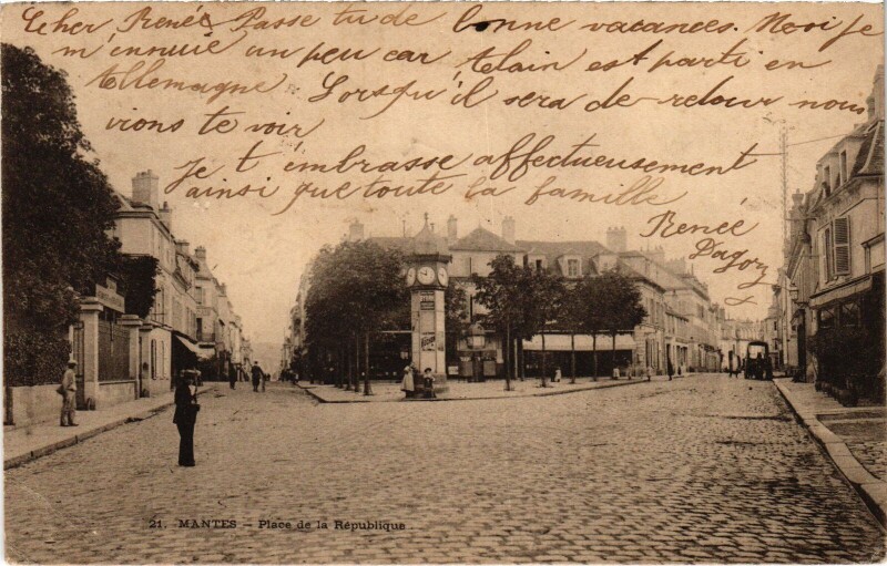 Carte postale ancienne Mantes-la-Jolie Place de la Republique à Mantes-la-Jolie