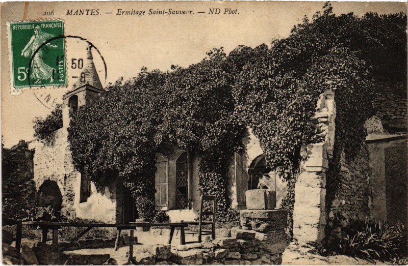 Carte postale ancienne Mantes-la-Jolie Ermitage Saint-Sauveur à Mantes-la-Jolie