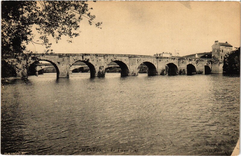 Carte postale ancienne Mantes-la-Jolie Vieux Pont à Mantes-la-Jolie