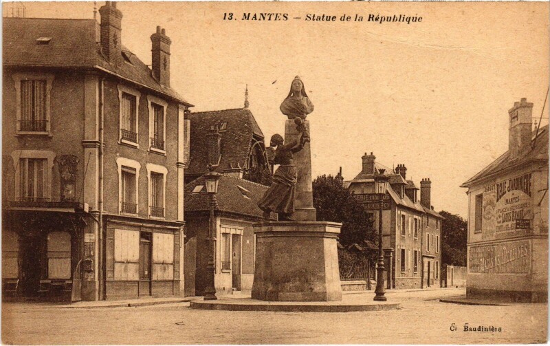 Carte postale ancienne Mantes-la-Jolie Statue de la republique à Mantes-la-Jolie