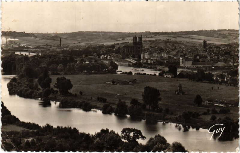 Carte postale ancienne Mantes-la-Jolie Gassicourt - Vue Panoramique à Mantes-la-Jolie