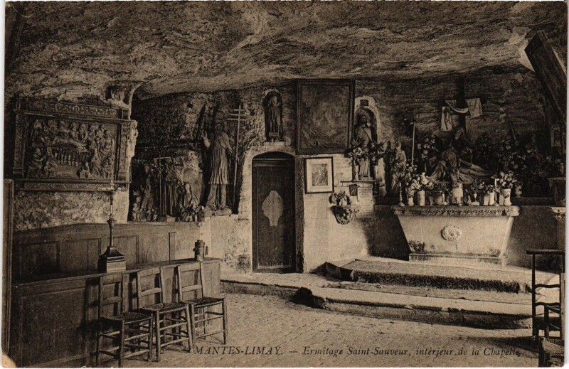 Carte postale ancienne Mantes-la-Jolie Ermitage Saint-Sauveur - Chapelle - Interieur à Mantes-la-Jolie