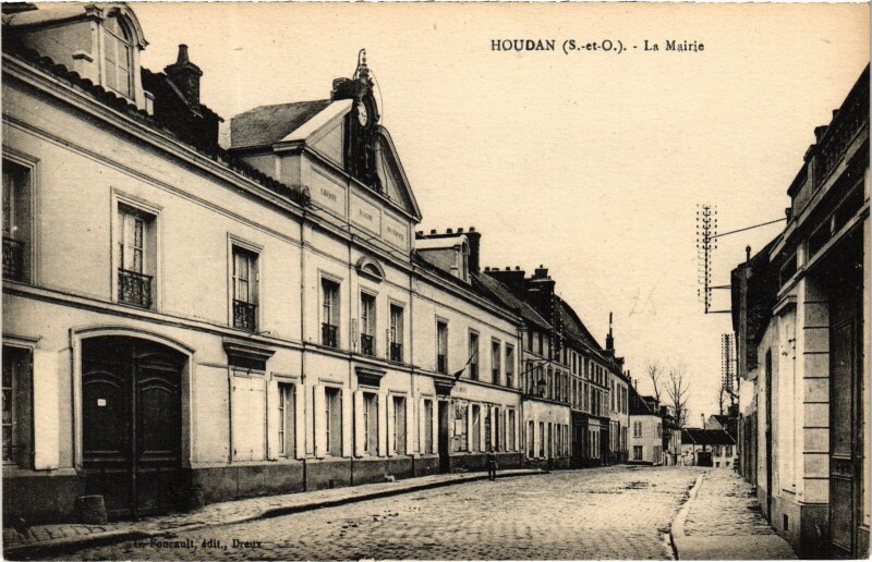 Carte postale ancienne Houdan La Mairie à Houdan