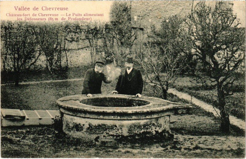 Carte postale ancienne Chevreuse Chateau-Fort de Chevreuse - Le Puits à Chevreuse