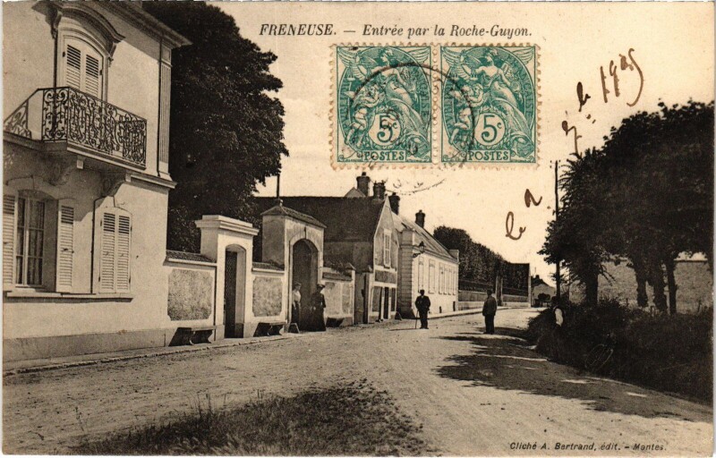 Carte postale ancienne Freneuse Entree par la Roche-Guyon à Freneuse