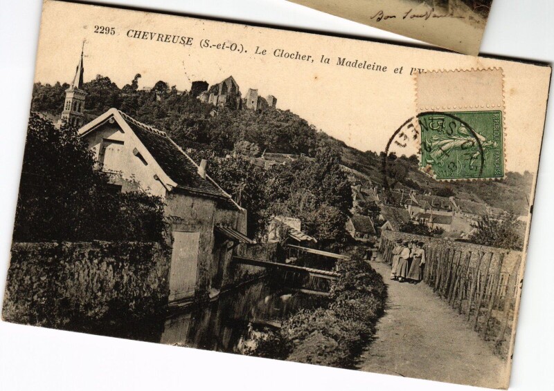 Carte postale ancienne Chevreuse Le Clocher - La Madeleine à Chevreuse