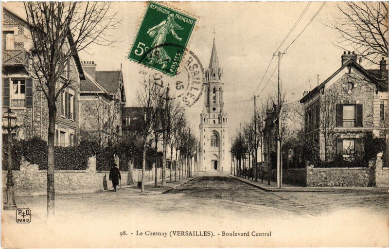 Carte postale ancienne Le Chesnay Boulevard Central