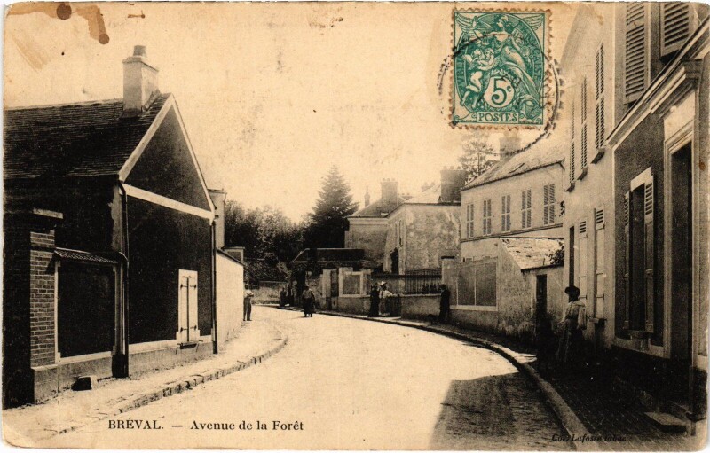 Carte postale ancienne Breval Avenue de la Foret