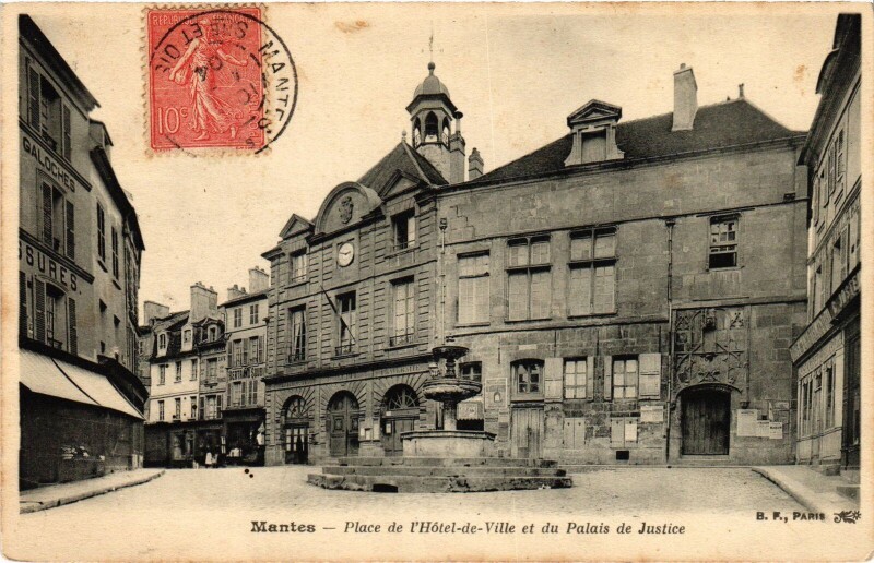 Carte postale ancienne Mantes-la-Jolie Place de l'Hotel de Ville et du Palais de Justice à Mantes-la-Jolie