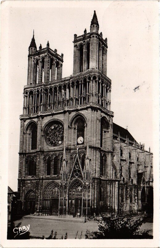 Carte postale ancienne Mantes-la-Jolie La Cathedrale Notre-Dame à Mantes-la-Jolie