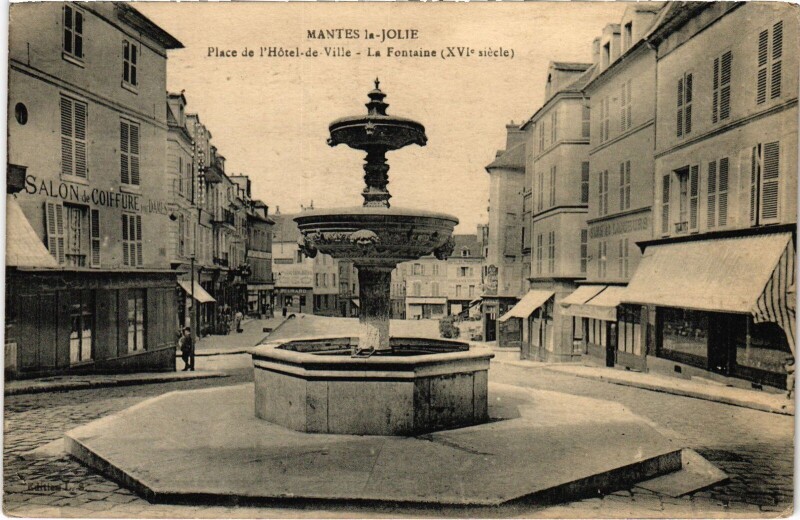 Carte postale ancienne Mantes-la-Jolie Place de l'Hotel de Ville - Fontaine à Mantes-la-Jolie