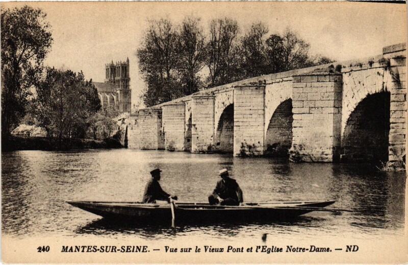 Carte postale ancienne Mantes-la-Jolie Vue sur le Vieux Pont à Mantes-la-Jolie