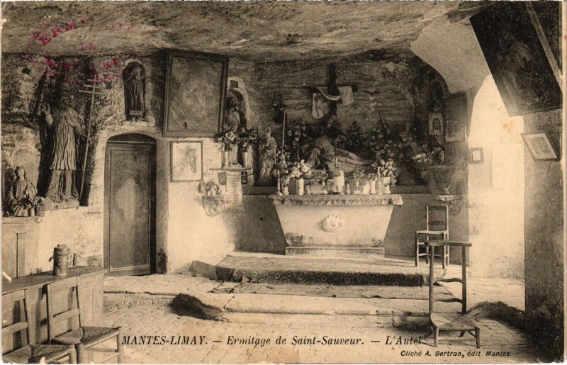 Carte postale ancienne Mantes-la-Jolie Ermitage Saint-Sauveur - Autel à Mantes-la-Jolie