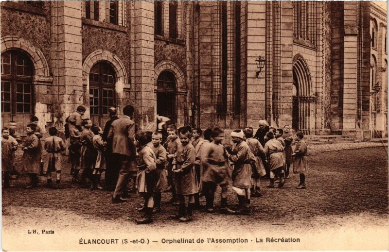 Carte postale ancienne Elancourt Orphelinat de l'Assomption - La Recreation