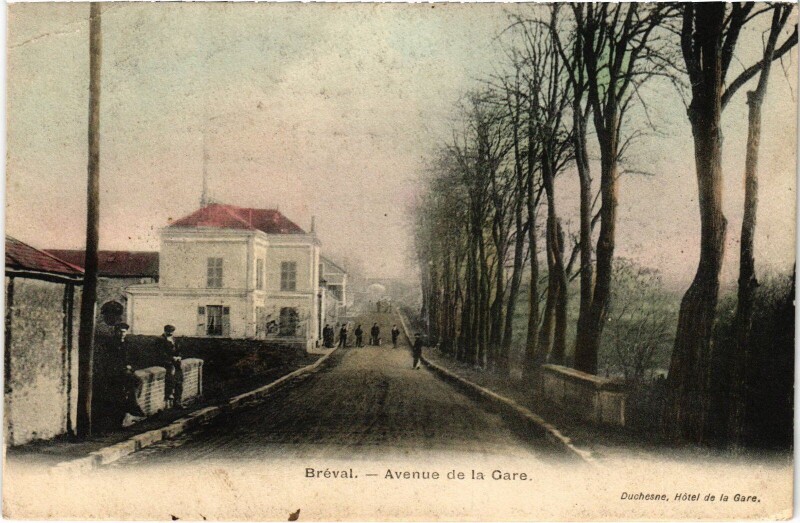 Carte postale ancienne Breval Avenue de la Gare