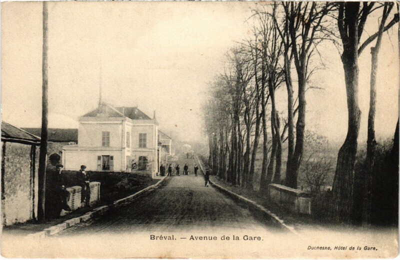Carte postale ancienne Breval Avenue de la Gare