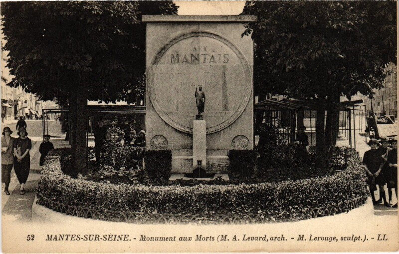 Carte postale ancienne Mantes-la-Jolie Monument aux Morts à Mantes-la-Jolie