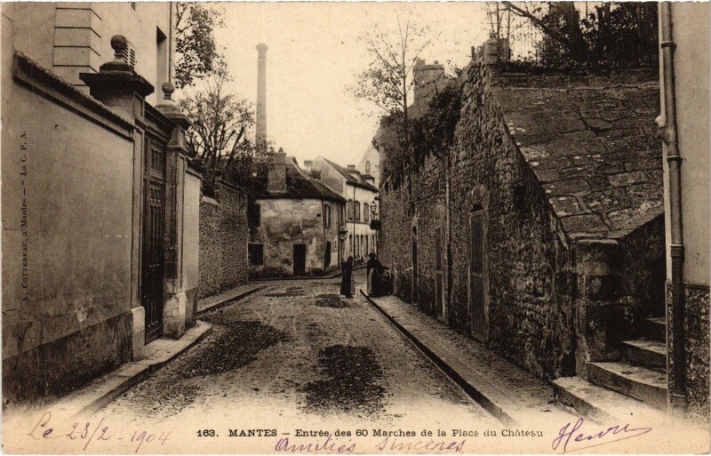 Carte postale ancienne Mantes-la-Jolie Entree des 60 Marches de la Place du Chateau à Mantes-la-Jolie