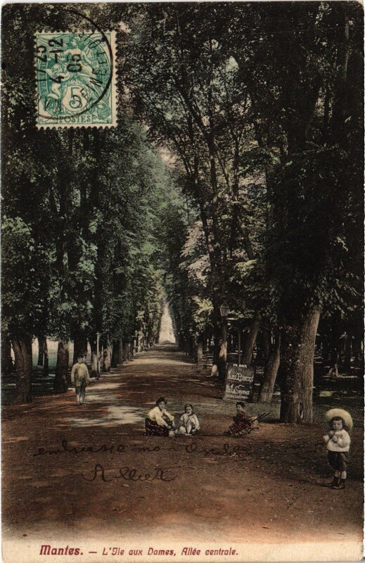 Carte postale ancienne Mantes-la-Jolie L'Ile aux Dames - Allee Centrale à Mantes-la-Jolie