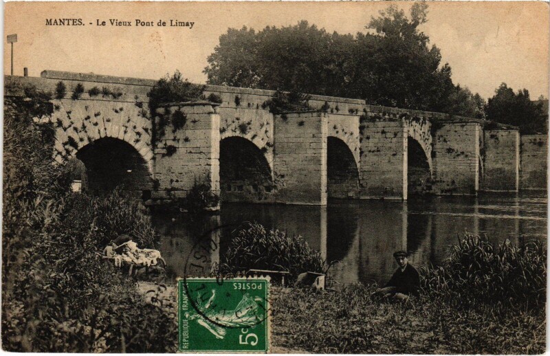Carte postale ancienne Mantes-la-Jolie Le Vieux Pont de Limay à Limay