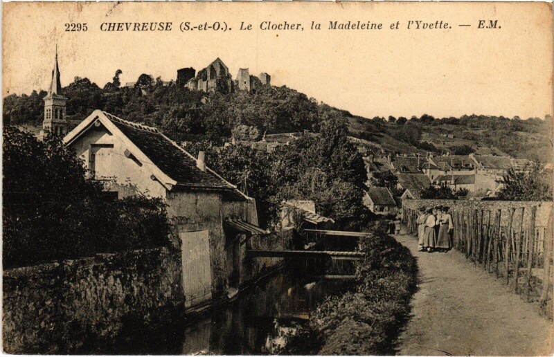 Carte postale ancienne Chevreuse Le Clocher - La Madeleine à Chevreuse