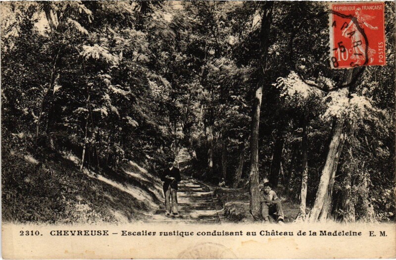 Carte postale ancienne Chevreuse Escalier - Chateau de la Madeleine à Chevreuse