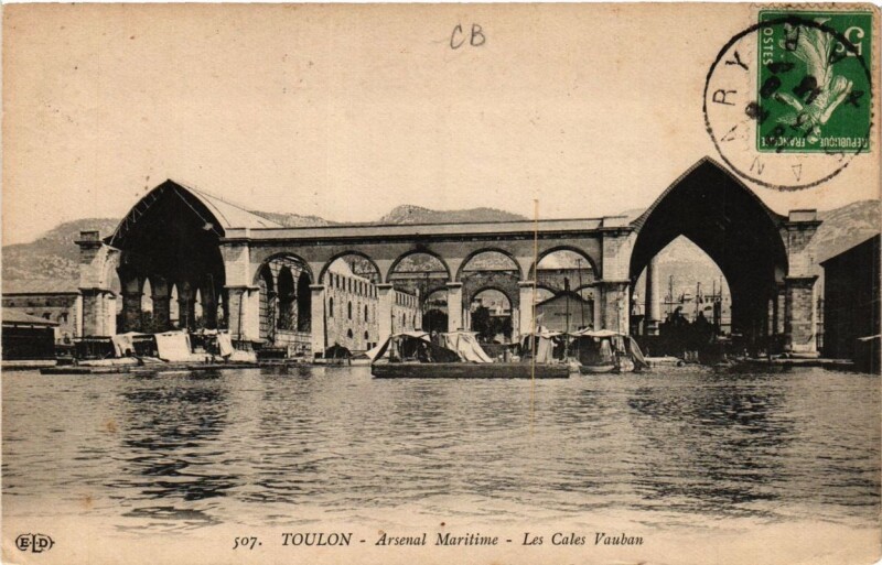 Carte postale ancienne Toulon Arsenal Maritime-Les Cales Vauban à Toulon