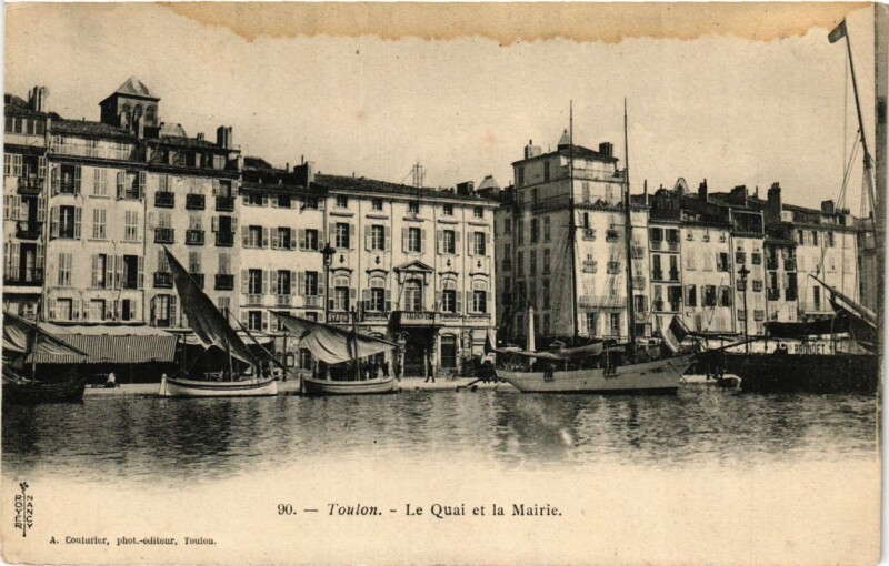 Carte postale ancienne Toulon Le Quai et la Mairie à Toulon