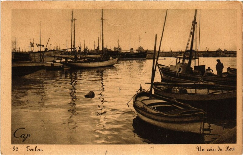Carte postale ancienne Toulon Un Coin du Port à Toulon
