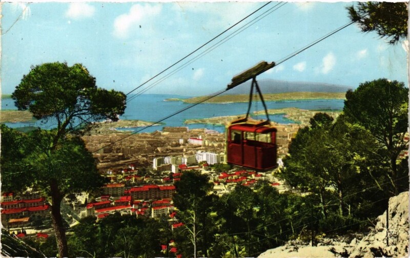 Carte postale ancienne Toulon Vue générale et le Téléférique à Toulon