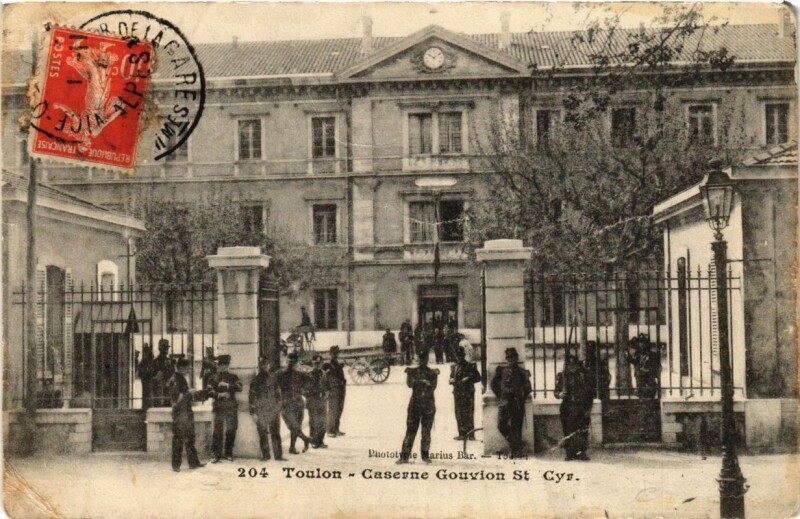 Carte postale ancienne Toulon Caserne Gouvion Saint-Cyr à Toulon