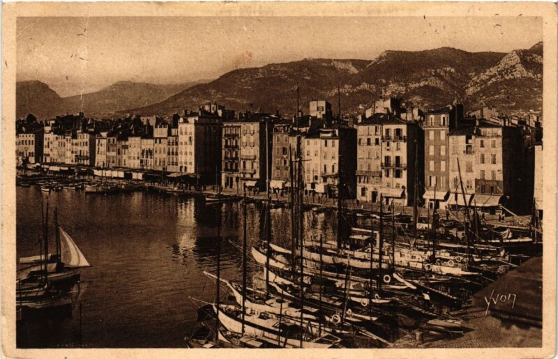 Carte postale ancienne Toulon Vue panoramique sur le Port à Toulon