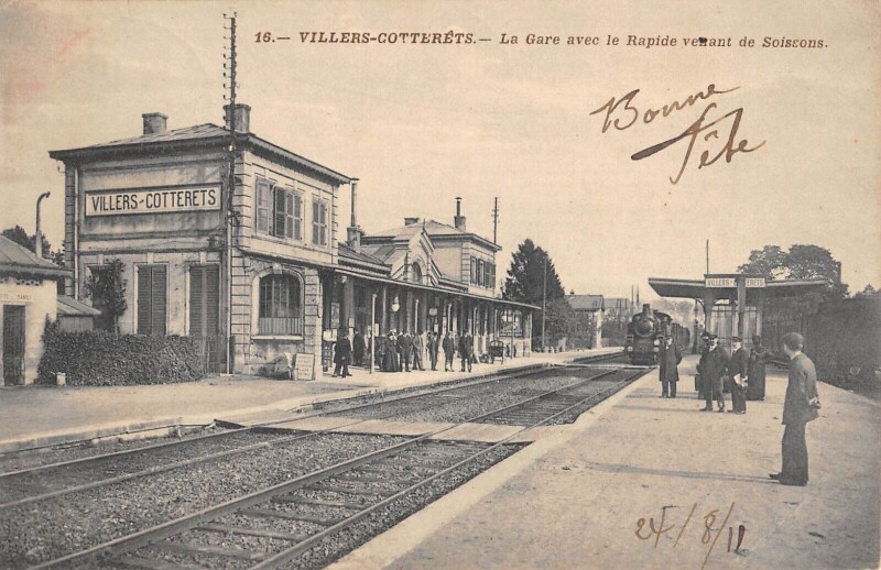 Carte postale ancienne Villers Cotterets - La Gare Avec Le Rapide De Soissons - Train à Soissons