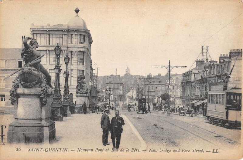 Carte postale ancienne Saint Quentin - Nouveau Pont Et Rue De La Fete - Tramway à Saint-Quentin