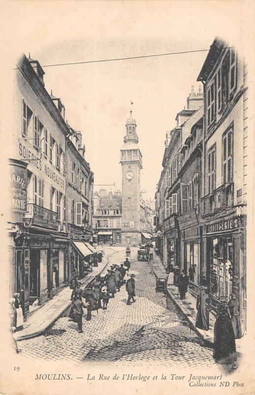 Carte postale ancienne Moulins - La Rue De L'Horloge à Moulins