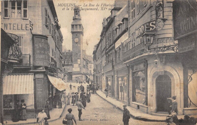 Carte postale ancienne Moulins - Rue De L'Horloge à Moulins