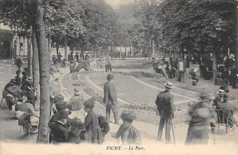 Carte postale ancienne Vichy - Le Parc à Vichy