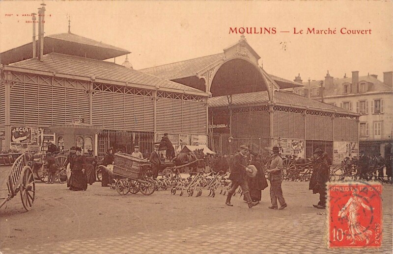 Carte postale ancienne Moulins - Le Marche Couvert à Moulins