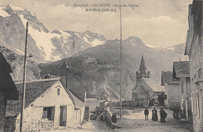 Carte postale ancienne La Grave - Place De L'Eglise Et La Meije à La Grave