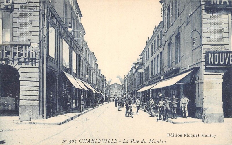 Carte postale ancienne Charleville - La Rue Du Moulin