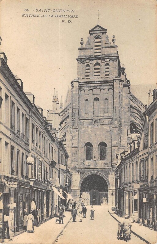 Carte postale ancienne Saint Quentin - Entree De La Basilique à Saint-Quentin