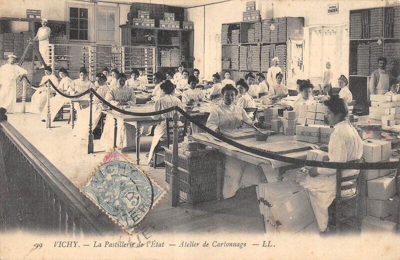 Carte postale ancienne Vichy - La Pastillerie De L'Etat - Atelier De Cartonnage à Vichy