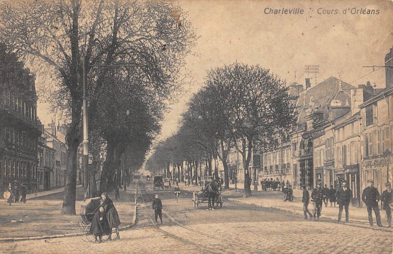 Carte postale ancienne Charleville - Cours D'Orleans