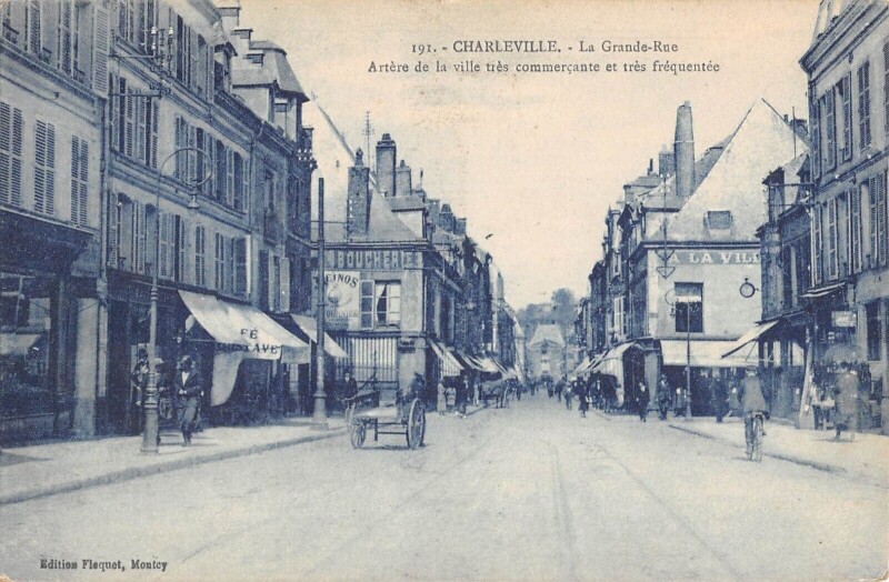 Carte postale ancienne Charleville - La Grande Rue