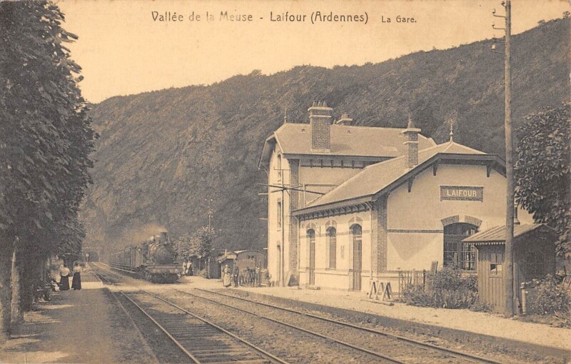 Carte postale ancienne Laifour - La Gare - Train à Laifour