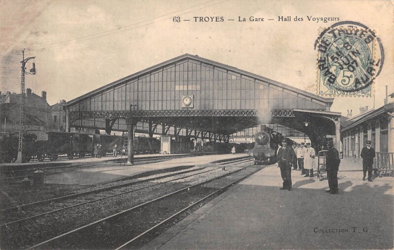 Carte postale ancienne Troyes - La Gare - Hall Des Voyageurs - Train à Troyes